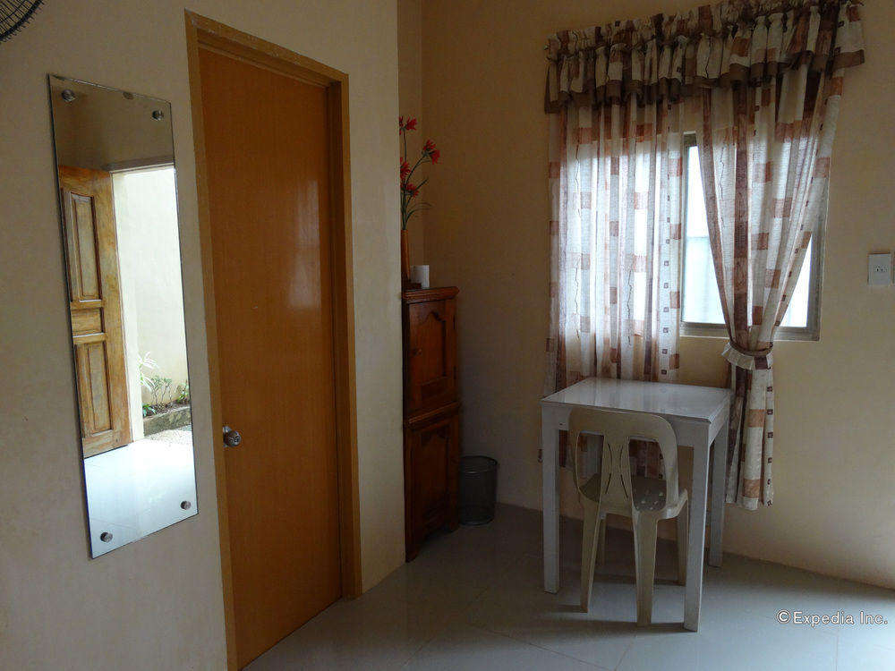 Las Residencias Bed And Breakfast Puerto Princesa Exterior foto